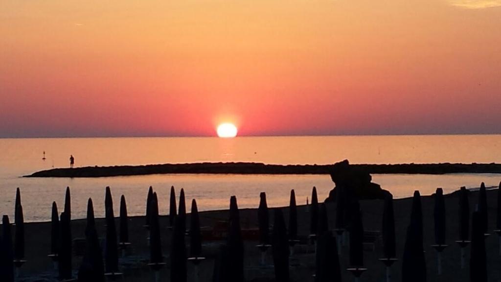 Serpa Hotel Anzio Exterior photo
